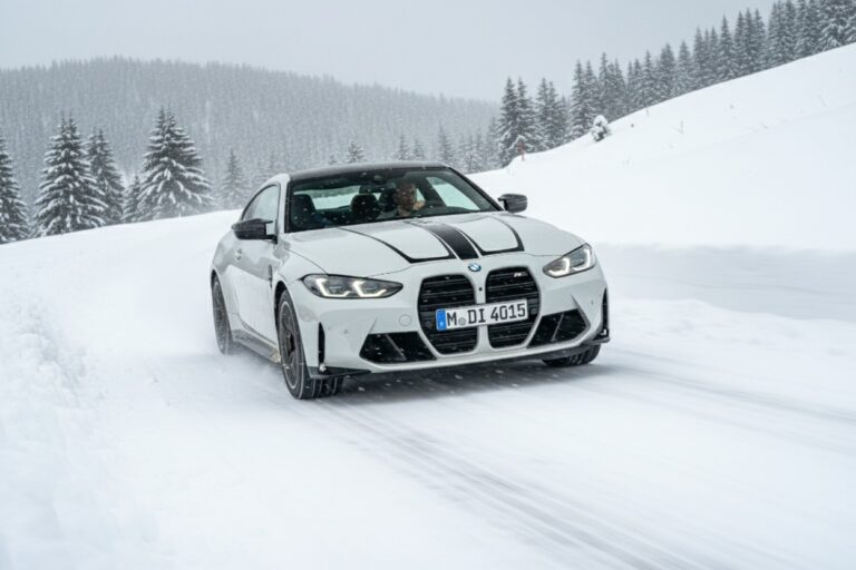 SportAuto, arka tekerlekten çekişli BMW M4 üzerinde gerçek kış koşullarında kış lastiklerini test etti: 275/35 R19 kategorisindeki en iyi lastikler