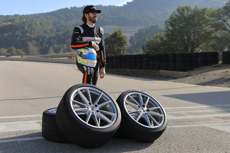 Hankook Ventus S1 evo Z, 19/20 inç ebatlarda Porsche 911 Carrera fabrika orijinal ekipmanı olarak